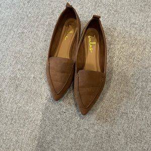 Lulu’s flats size 8